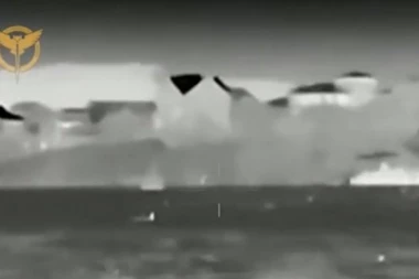 UKRAJINA POGODILA RUSKE BRODOVE NA KRIMU: Koristili bespilotne letelice, pa objavili i SNIMAK (VIDEO)