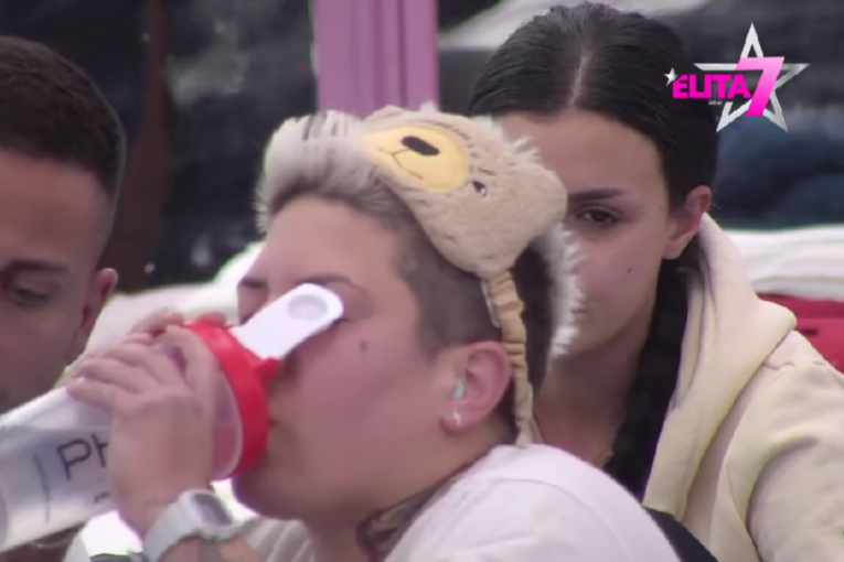 Anita ne ostavlja Matoru na miru