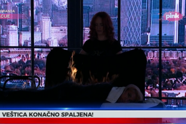 JOVANA JEREMIĆ "ŽIVA SPALJENA" NA PINKU! Šok u programu uživo, voditeljka ostala GOLA! (VIDEO)