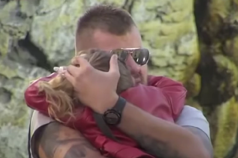 JANJUŠEVA ĆERKA SPAKOVALA STVARI, PA NAPUSTILA OČEV STAN: Saznala da Aneli čeka njegovo dete, od sramote ne sme u ŠKOLU!