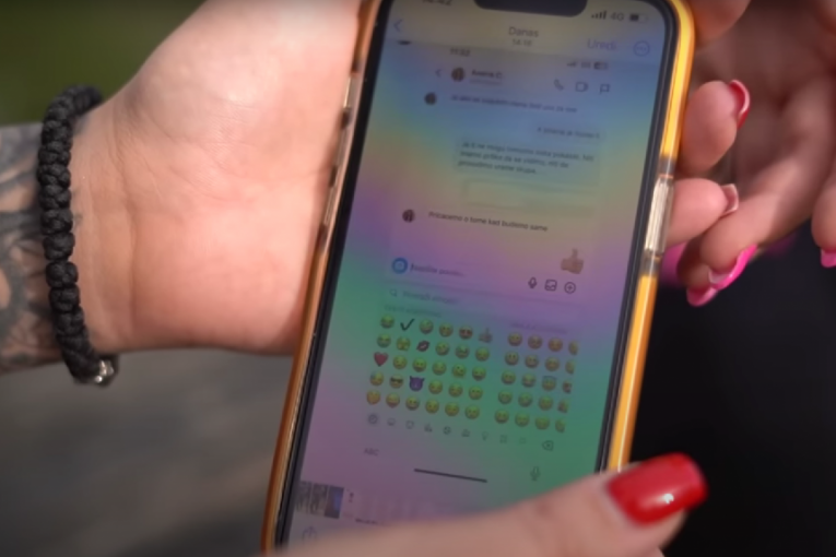 Anita Stanojlović i Matea Car prepiske