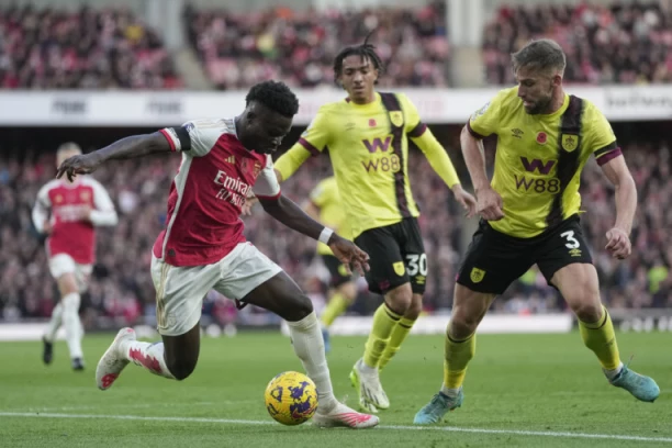 OTPISANI NAMČULI JUNAJTED I ARSENAL! Defanzivci SPASILI Mančester i "tobdžije"! (VIDEO)