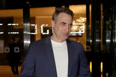 GOLIŠAVI SLAVKO BELESLIN ZAPALIO DRUŠTVENE MREŽE: Voditelj pokazao čime raspolaže, MIŠIĆI pucaju, a svi gledaju u JEDAN DETALJ!