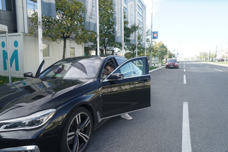 Ljuba Perućica došao u porodilište po sina Alekseja