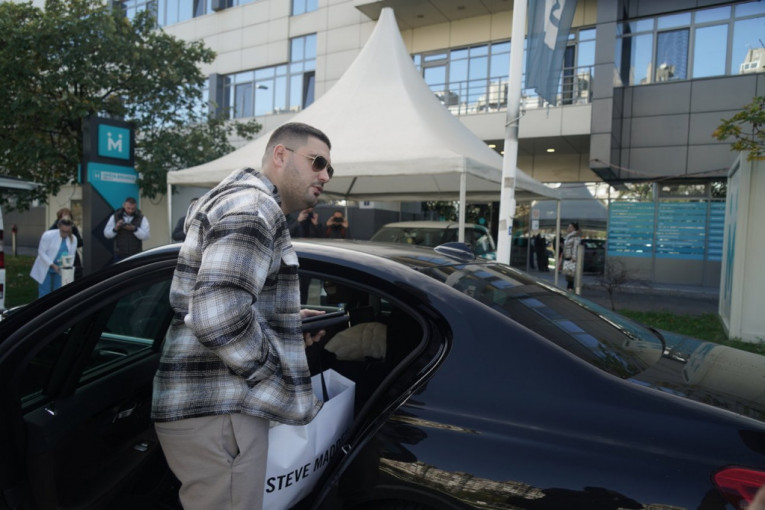 Ljuba Perućica došao u porodilište po sina Alekseja