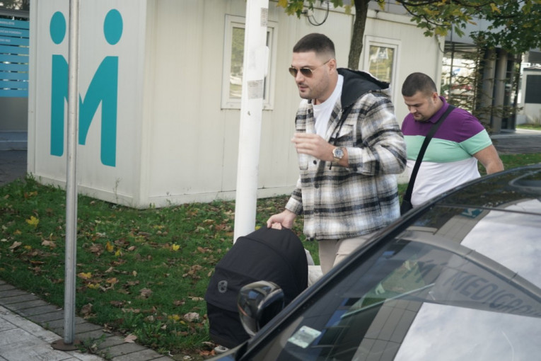 Ljuba Perućica došao u porodilište po sina Alekseja