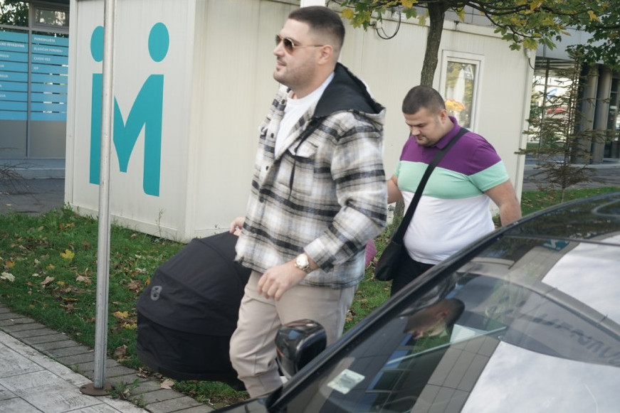 Ljuba Perućica došao u porodilište po sina Alekseja