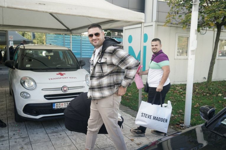 Ljuba Perućica došao u porodilište po sina Alekseja