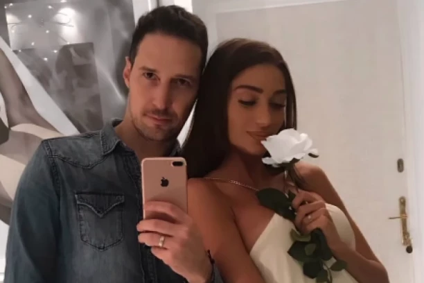 ŠOK-BOMBA NA ESTRADI! Peđa Jovanović se po ČETVRTI put pomirio sa suprugom - ostavila ga zbog ALKOHOLA, a sada su ponovo odlučili da spasu svoj BRAK!