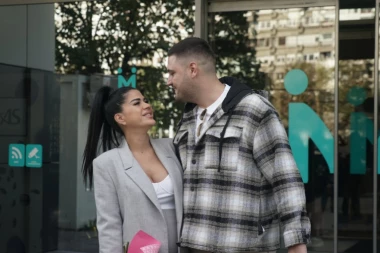 LJUBA PERUĆICA IZVEO SINA IZ PORODILIŠTA: Pevač ne skida osmeh s lica, otkrio sve detalje POROĐAJA - bio je uz Katarinu SVE VREME!