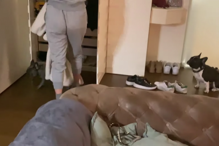 Ana Ćurčić u spavaćoj sobi