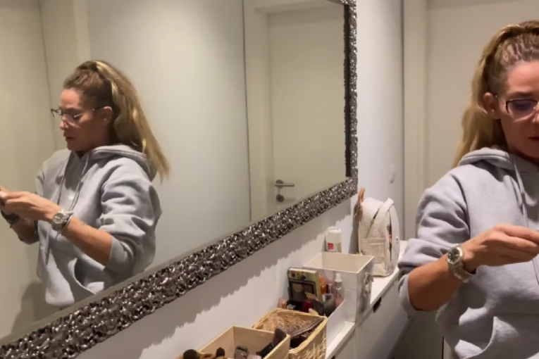 Ana Ćurčić u kupatilu