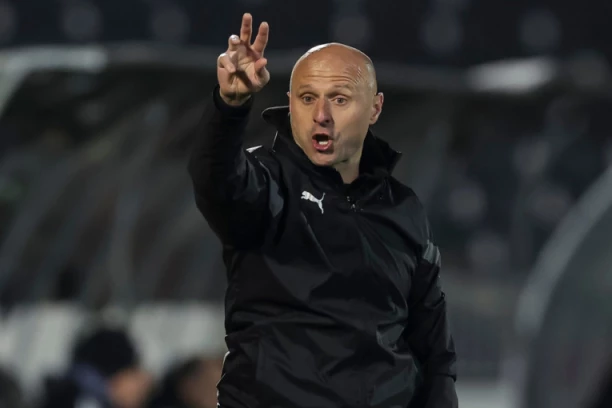 DULJAJA POSLE POBEDE NAD ČUKARIČKIM! Trenera Parizana PITALI o trci sa Crvenom zvezdom! OVO je bio njegov ODGOVOR!