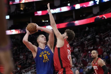 MONSTRUOZNA PARTIJA JOKIĆA! Denveru ni RASPUCANI Nikola ne pomaže! Bobijev Hjuston IZGRANATIRAO šampiona! (VIDEO)