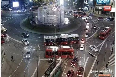 POLICIJA PREUSMERAVA SAOBRAĆAJ: Gužve u centru BEOGRADA, trole stoje kod Studentskog trga