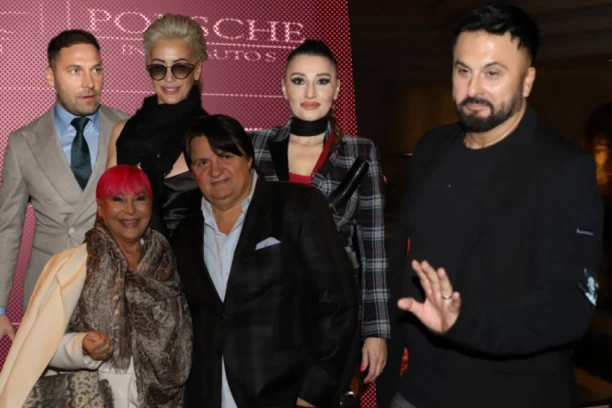 POZNATI NA REVIJI BATE SPASOJEVIĆA: Kreator okupio brojna zvučna imena iz domaćeg šoubiza, a ONI su privukli najveću pažnju! (FOTO)