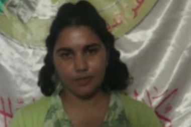 HAMAS OBJAVIO UZNEMIRUJUĆI SNIMAK: Devetnaestogodišnja izraelska vojnikinja zarobljena kao talac, čita poruku ocu i majci, potom leži MRTVA! (VIDEO)