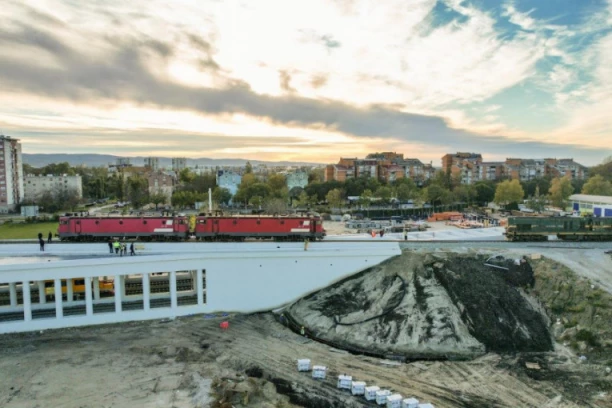 Uspešno izvedeno prvo testiranje opterećenja železničkih mostova na deonici Novi Sad-Subotica! (FOTO GALERIJA)