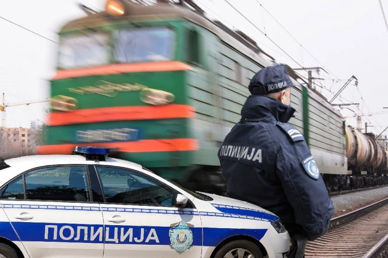 POZNAT IDENTITET POGINULOG VOZAČA KOD VELIKE PLANE! Voz udario auto, pa ga gurao više metara - HTEO DA ZAOBIĐE SPUŠTENU RAMPU! (FOTO)