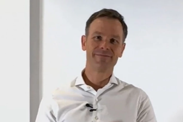 OGROMNO INTERESOVANJE ZA STUDENTSKE KARTICE! Već 40.000 prijavljenih, a Siniša Mali odgovorio i čije su one bile ideja!