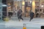 POLICIJA UPUCALA MLADIĆA NASRED ULICE! Građani sve snimili - opšti haos nastao (VIDEO)