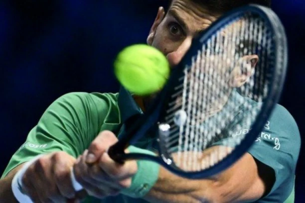 DRAMA U TRI ČINA: Siner POBEDIO Đokovića i ODLOŽIO mu plasman u POLUFINALE!