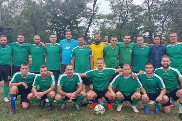 GAZE SVE REDOM: Azanja slavi - nakon dvogodišnje pauze vratili su se u takmičenje i odmah se okitili titulom!