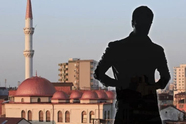 NAPADAČ IZ DŽAMIJE ŠOKIRAO SVE NA SASLUŠANJU: Nije čak želeo da kaže ni svoje ime i prezime, samo je radio OVO!