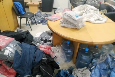 ZAPLENJENA GARDEROBA VREDNOSTI VIŠE OD 50.000 EVRA:  Veliki ulov carinika na graničnom prelazu Horgoš! (FOTO)