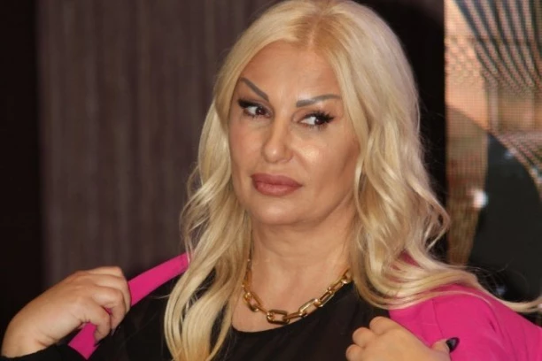 UHVATILA BOGATOG ŠEIKA, UDAJE SE U ARAPSKOJ ZEMLJI! Prelepa ćerka naše pevačice STAJE NA LUDI KAMEN, a evo šta ona MISLI O BUDUĆEM ZETU!