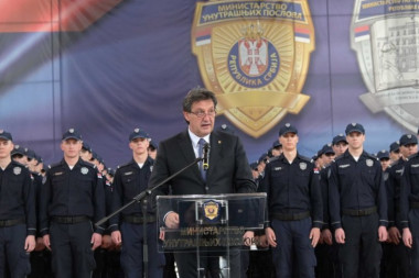SRBIJA JE BEZBEDNA, A MI ĆEMO TO SAČUVATI NA NAJVIŠEM NIVOU: Ministar Gašić prisustvovao svečanoj promociji polaznika centra za policijsku obuku (FOTO)