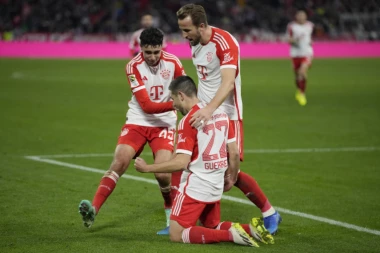 SRBIN DEBITOVAO ZA NEMAČKU: Navijači ga vređali zbog fotke u dresu "pancera"!