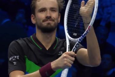 MEDVEDEV POBEDIO ZVEREVA: Imamo PRVOG POLUFINALISTU u Torinu!