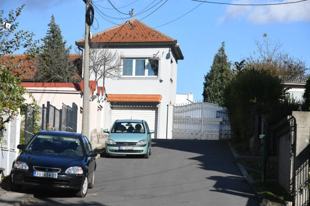 KOSMAJČEVI ĆERKA I SIN SASLUŠANI U VEZI SA BOMBAŠKIM NAPADIMA: Bračni par Kostić sve negira!