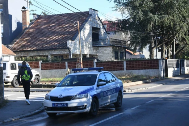 "BOMBA MI JE ISPRED VRATA": Ćerka Dragoslava Kosmajca obavestila policiju o jezivoj napravi koju je pronašla! (FOTO+VIDEO)