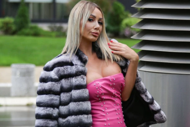 SKINULA SE BIVŠA ZADRUGARKA! PRŠTE komplimenti na račun izgleda! Muškarci gledali samo u jednu stvar!