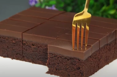 ČOKOLADNA TORTA ZBOG KOJE BI I DIJETU PREKRŠILI: Sprema se u jednoj posudi, preliv je NEŠTO POSEBNO (FOTO)