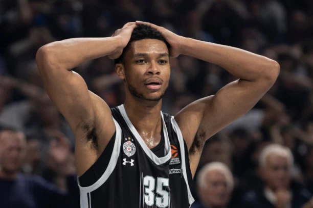 GROBARI OGORČENI NA SVOG LJUBIMCA! Neviđene UVREDE na račun Doužera! "Ovo je RAT za nas"! (FOTO)