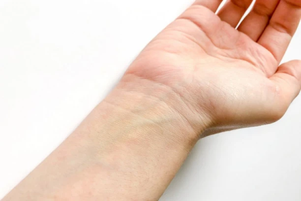 LINIJA NA ZGLOBU POKAZUJE KOLIKO NOVCA ĆETE IMATI: Ako je isprekidana ukazuje na važan ZDRAVSTVENI PROBLEM kako kod muškaraca tako i kod žena!