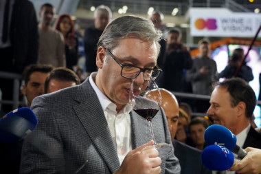 PREDSEDNIK PONOSAN NA IZLOŽBU "WINE VISION"! Vučić: Naš sajam vina bolji i od onog u Italiji! ČITAJTE U SRPSKOM TELEGRAFU!