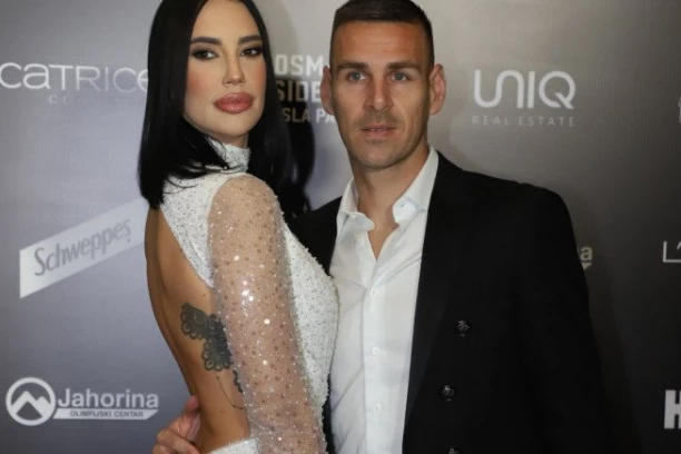 NAŠA PEVAČICA IMALA AFERU SA OŽENJENOM FUDBALEROM, KASNIJE SE UDALA ZA NJEGOVOG KOLEGU?! Pukla bruka, procurili skandalozni detalji!