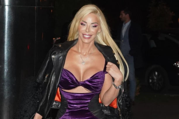 SVI JOJ GLEDALI U BUJNE GRUDI! Naša voditeljka se utegla, pa napravila pometnju! Muškarci nisu znali šta ih je snašlo! (FOTO)