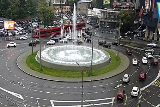 BACALI KESICE KROZ PROZOR AUTOMOBILA: Filmsko hapšenje na Slaviji zbog droge