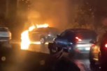 DRAMA U NOVOM SADU! Automobil planuo usred vožnje, vatra progutala vozilo! (VIDEO)