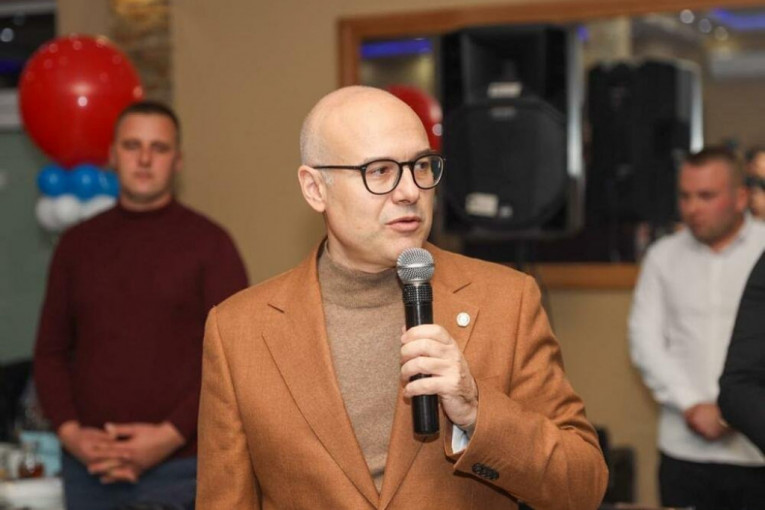 Miloš Vučević u obilasku opštinskog odbora Zemun