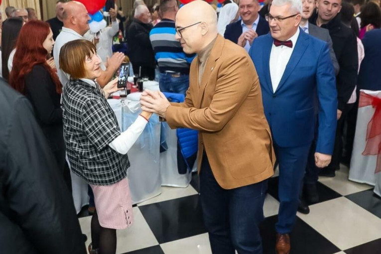 Miloš Vučević u obilasku opštinskog odbora Zemun