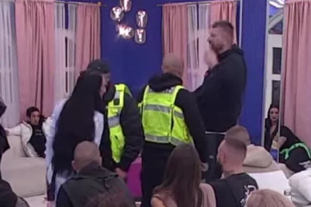 ŽESTOK OKRŠAJ MAJE I JANJUŠA: Trese se Bela kuća, obezbeđenje napravilo ŽIVI ZID!