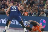 PEH ZA ŠPANCE! Povredio se Stefan Jović! Srpskog reprezentativca IZNELI sa parketa! (VIDEO)