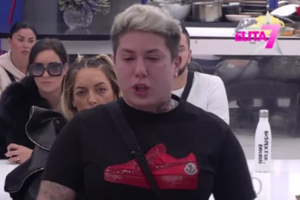 ANITA NE LAŽE, TO JE OPSESIVNA SMEĆARKA: Matora u suzama brutalno napljuvala Mateu Car, malo joj fali da sve OPROSTI!