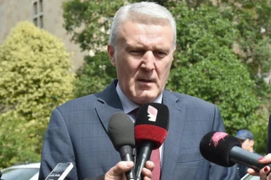 ZLOUPOTREBIO POLOŽAJ I UČESTVOVAO U ŠVERCU CIGARETA: Uhapšen bivši direktor policije Crne Gore!